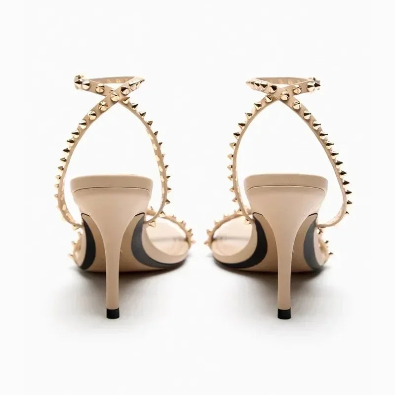 נעלי עקב – קנדי